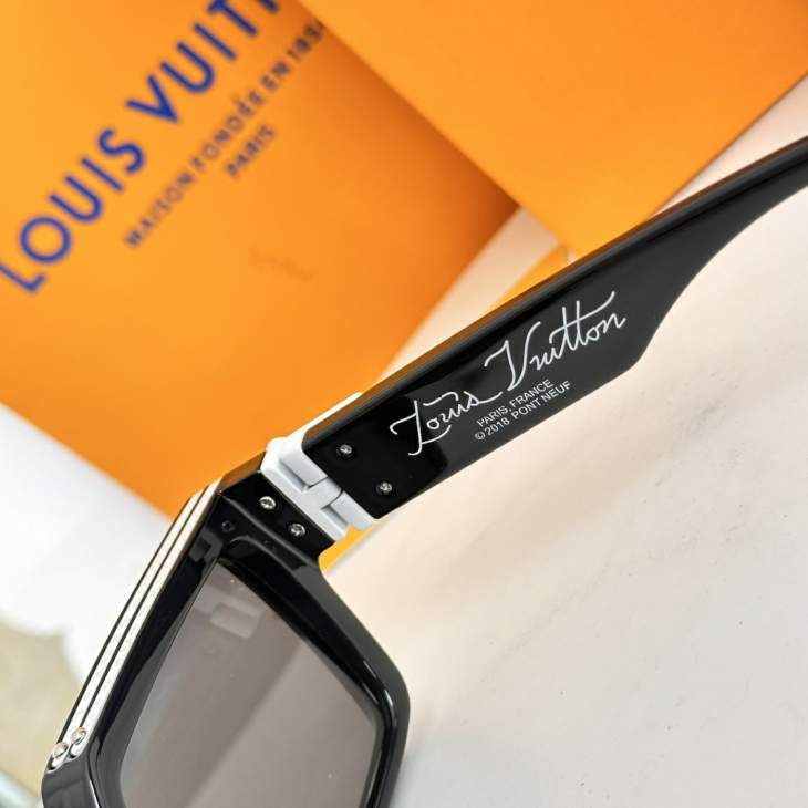Picture of Louis Vuitton Sunglasses _SKUfw76365141fw
